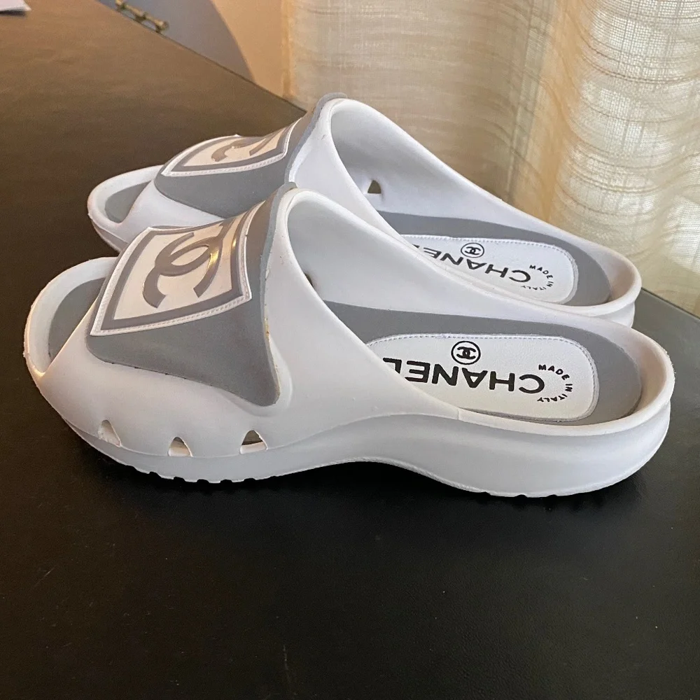 Chanel white grey rubber sandals mules size 35-5 slides slip on flats flip flops - Picture 7 of 8